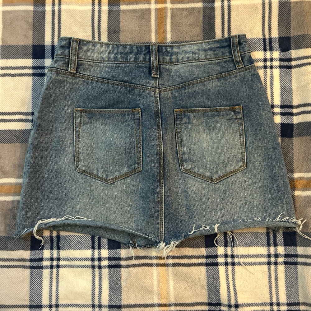 Forever 21 Light Blue Denim Skirt with Contrast Topstitching - Picture 3 of 3